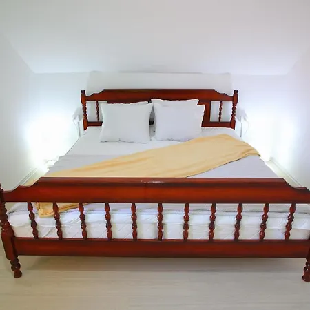 Djokic 2 Sa Bazenom 아파트 소코 반자