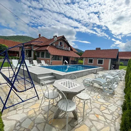 Djokic 2 Sa Bazenom سوكو بانيا