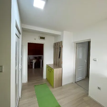 Djokic 2 Sa Bazenom 아파트 소코 반자