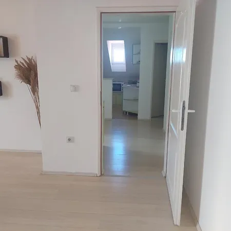 Djokic 2 Sa Bazenom *