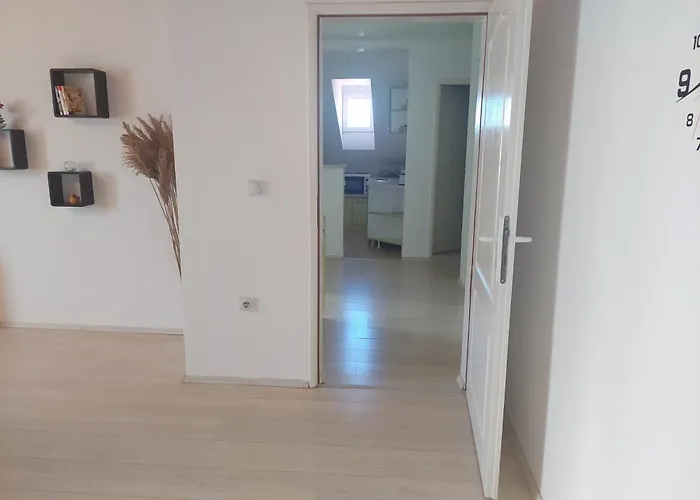 Djokic 2 Sa Bazenom *